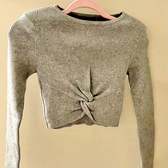 Forever 21 Gray ribbed Knit Long sleeve crop Twist Front Top w/ Shoulder Pads -S - Picture 3 of 8